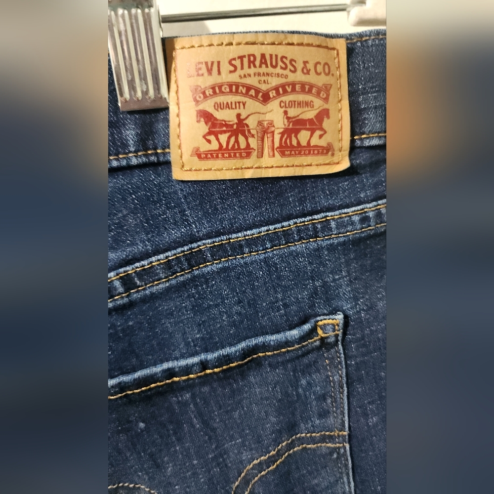 ✨️Levi’s Classic Short Dark Wash Denim Jean Shorts Size 31 ✨ - Picture 4 of 8